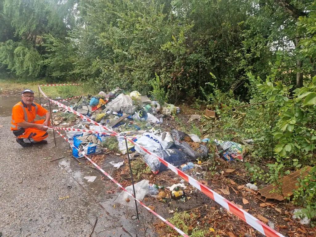 Piazzole della «434» come discariche: raccolte 7 tonnellate di rifiuti. «A breve le telecamere»